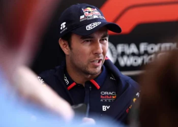 ‘Checo’ Pérez rechaza ofertas de cambio y reafirma su lealtad a Red Bull