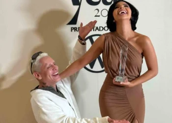 Controversia en redes tras premiación de Ángela Aguilar como ‘Mujer del Año’