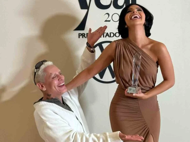 Controversia en redes tras premiación de Ángela Aguilar como ‘Mujer del Año’