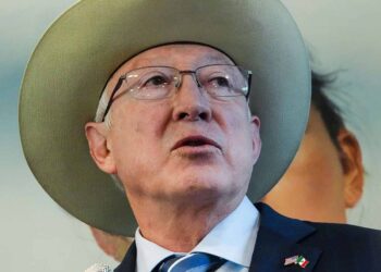 Ken Salazar impulsa el intercambio educativo entre México y Estados Unidos