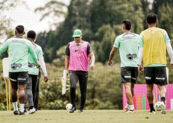 Efraín Juárez, exjugador de Monterrey, vetado tres años de estadios en Colombia