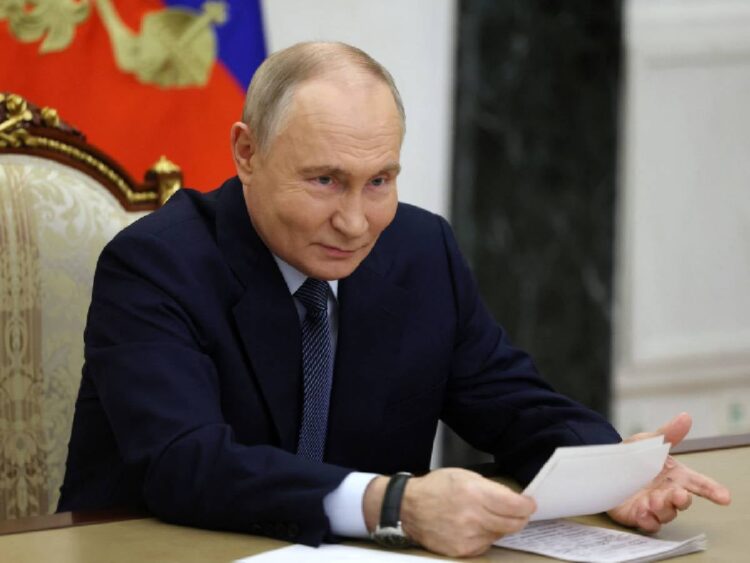 Putin condonará deudas a reclutas rusos que combatan en Ucrania