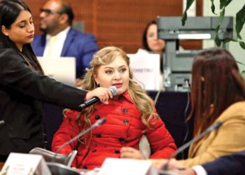 Senado avanza en desaparición de órganos autónomos pese a errores