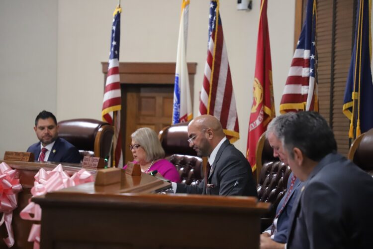 Corte de Comisionados aprueba 40 mil dólares para fiesta navideña