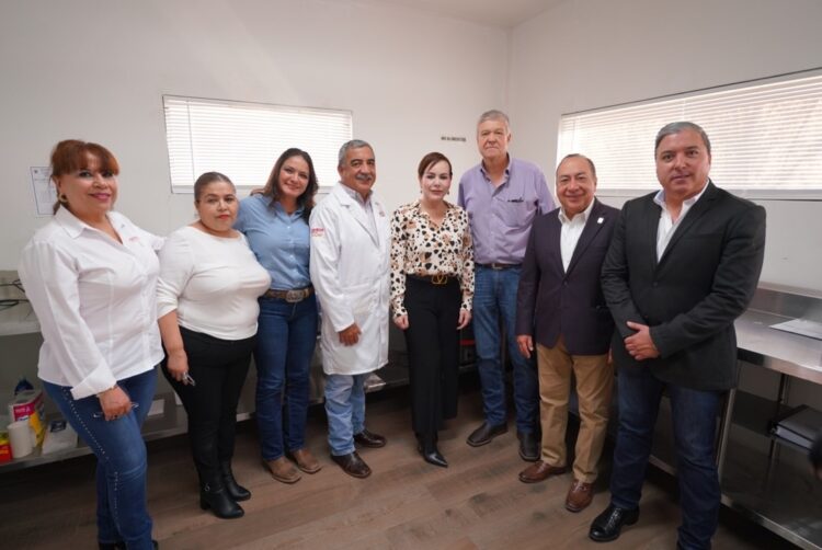 INAUGURA CARMEN LILIA Laboratorio de diagnóstico clínico zoosanitario