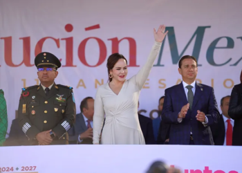 UNO DE LOS DESFILES MÁS NUMEROSOS Celebran el 114 Aniversario de la Revolución Mexicana