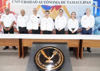 Preside Dámaso Anaya la firma del contrato colectivo UAT-SUTUAT