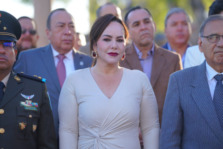 LOGRA CARMEN LILIA CANTUROSAS Logra ampliación de casetas de cobro en autopista MTY – NLD