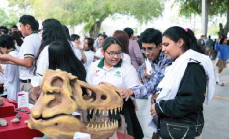 Loros de México, historia natural presentan libro y exposición fotográfica en Centro Cultural