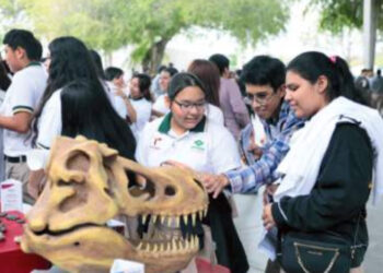 Gobierno Municipal acerca programas y servicios a jóvenes del CONALEP