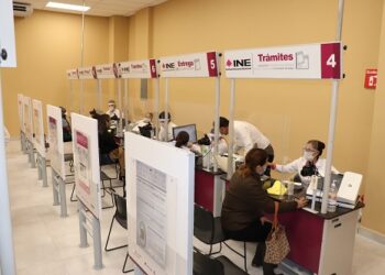 24 MIL NEOLAREDENSES Exhorta INE a renovar credencial de elector