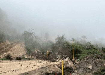 Derrumbe en autopista de Veracruz genera pérdidas millonarias