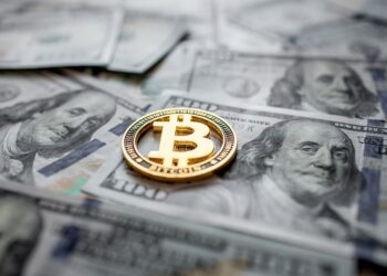 Criptomonedas y dólar a la alza