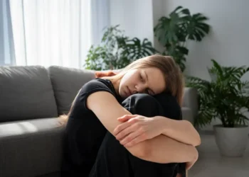 Tristeza y Depresión Clínica: ¿Cómo distinguir entre una emoción pasajera y un trastorno de salud mental?