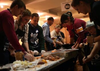 Conviven dependencias por ‘Acción de Gracias’