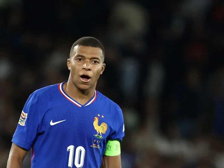 Deschamps pide que dejen en paz a Mbappé ante su ausencia en la selección