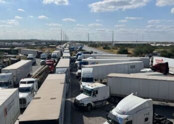 Manifestantes bloquean los accesos al Puente III