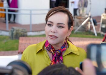 ANUNCIA CARMEN LILIA NUEVA CAMPAÑA Se vacunan mil 800 contra influenza y Covid en drive thru