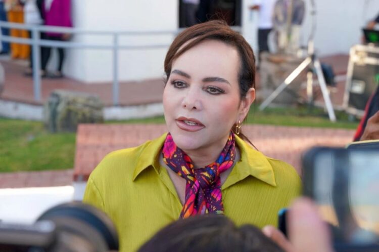 ANUNCIA CARMEN LILIA NUEVA CAMPAÑA Se vacunan mil 800 contra influenza y Covid en drive thru