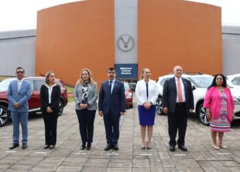 Entrega Rector de la UAT Dámaso vehículos a facultades de zona sur