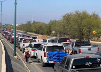 POR DÍA FESTIVO Saturan vacacionistas el Puente Internacional II