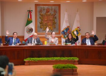Concentran esfuerzos en becas para Primarias y Universidad