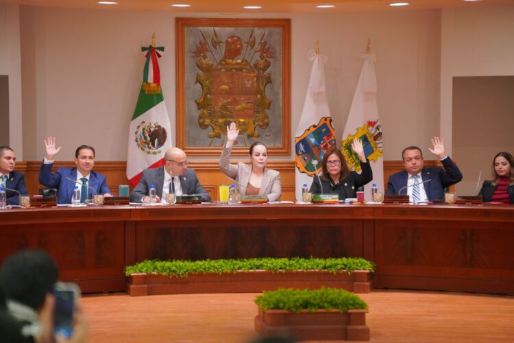 Concentran esfuerzos en becas para Primarias y Universidad