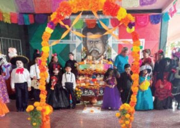 EN LA ESCUELA MIGUEL F. MARTÍNEZ Conmemoran a Fieles Difuntos