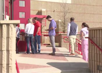 CASILLAS MUY CONCURRIDAS Gran participación de votantes en Laredo