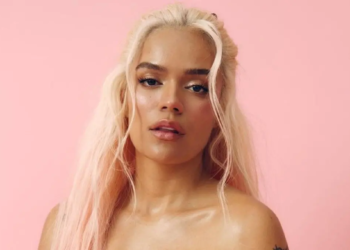 Karol G está “muy afectada” tras críticas a su nueva canción ‘+57’