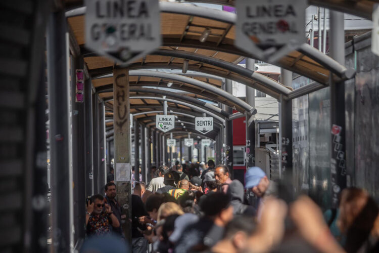 Migrantes expresan temor e incertidumbre ante nuevo mandato de Donald Trump