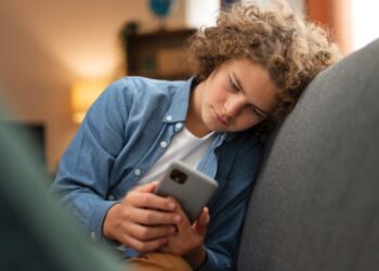 ‘LO OSCURO DE LAS PANTALLAS’ La amenaza principal en la mente de jóvenes