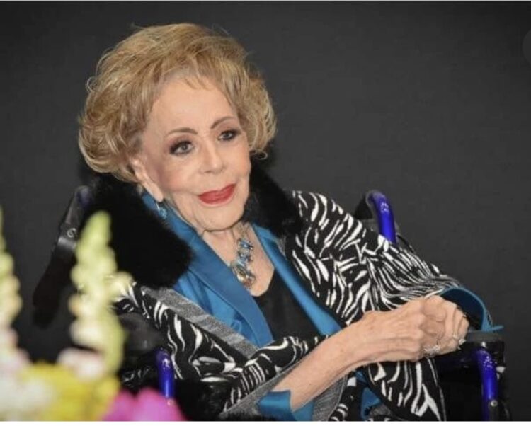 Reportan que Silvia Pinal está hospitalizada