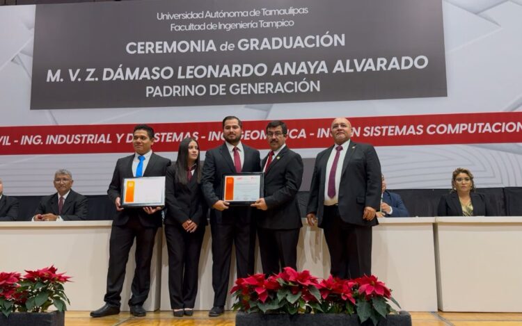 Preside rector graduación de ingenieros de UAT Tampico