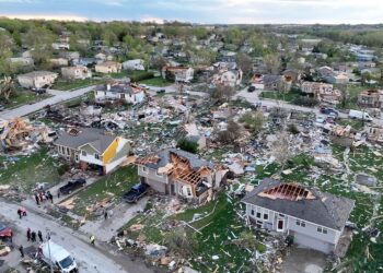 MILES DE DAMNIFICADOS Y 4 MUERTOS 45 tornados azotan en el sureste de EU