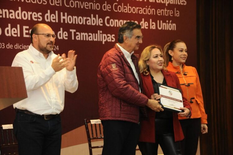 AMÉRICO VILLARREAL Entrega reconocimientos a servidores públicos capacitados por el Senado