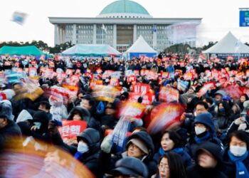 Presidente de Corea del Sur evita su destitución tras la imposición de la ley marcial