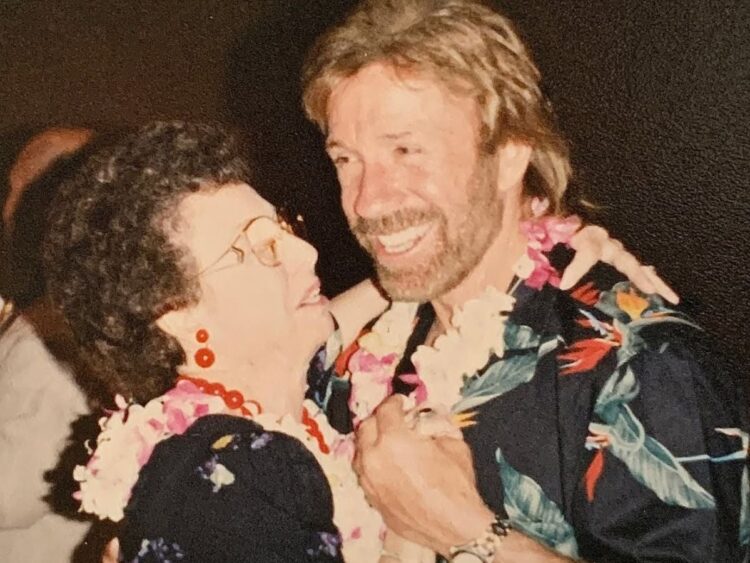Chuck Norris despide a su madre con emotivo mensaje