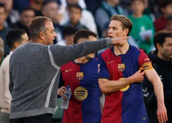 Hansi Flick sancionado con dos partidos por protestas en LaLiga