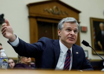 Christopher Wray renuncia como director del FBI antes del regreso de Trump