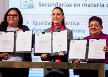 Sheinbaum firma decreto para reforzar la igualdad sustantiva de las mujeres