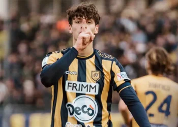 Primer gol del bisnieto de Mussolini en el fútbol italiano genera controversia