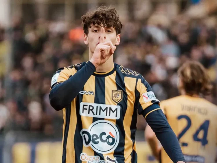 Primer gol del bisnieto de Mussolini en el fútbol italiano genera controversia