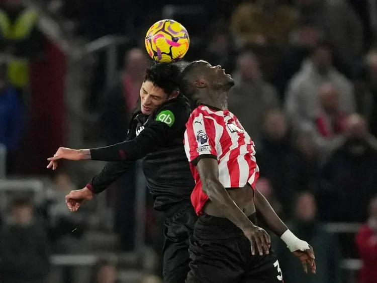 Edson Álvarez y West Ham logran la victoria en el Boxing Day