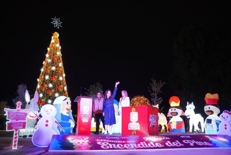 ¡BIENVENIDA LA NAVIDAD! Enciende Carmen Lilia el árbol de navidad en el “Viveros Mágico”
