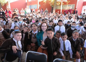 CARMEN LILIA CANTUROSAS Lanza convocatoria para becas de primaria y educación especial