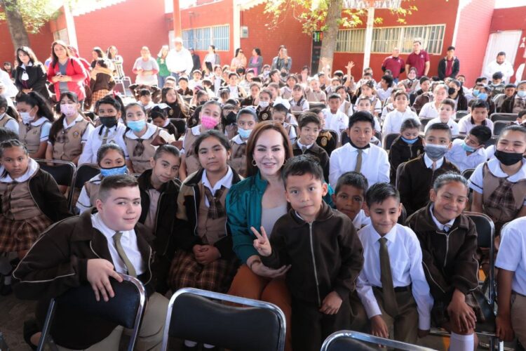 CARMEN LILIA CANTUROSAS Lanza convocatoria para becas de primaria y educación especial