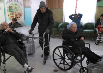 Navidad en Soledad: Adultos Mayores de EE. UU. Abandonados en Asilos de Ciudad Juárez