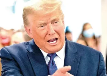 Trump Intensifica su Cruzada contra los Medios de Comunicación en EE. UU.