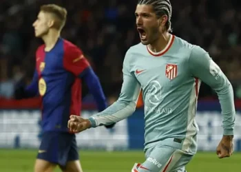 Atlético de Madrid Asciende al Liderato con Victoria Agónica sobre Barcelona